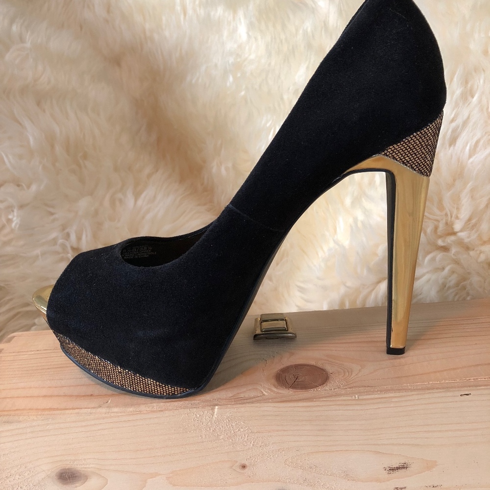 Jessica Simpson Black and Gold Pumps - Picture 2 of 8